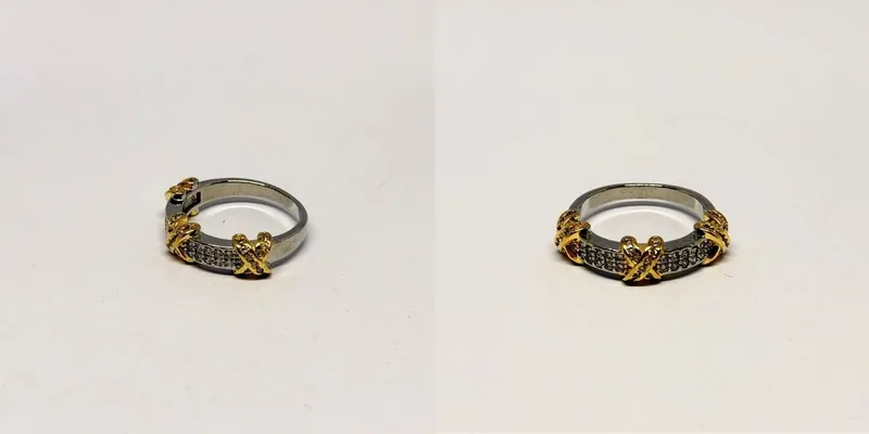 Anel prateado de aro fino com detalhe dourado em X ao centro